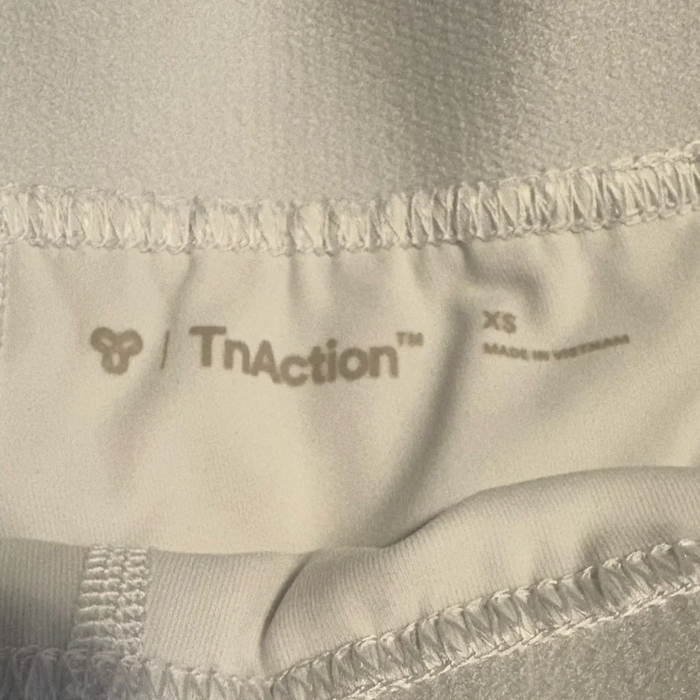 Aritzia TNA Action Pleated Tennis Skirt White XS Built-In Shorts Athleisure - Picture 2 of 6